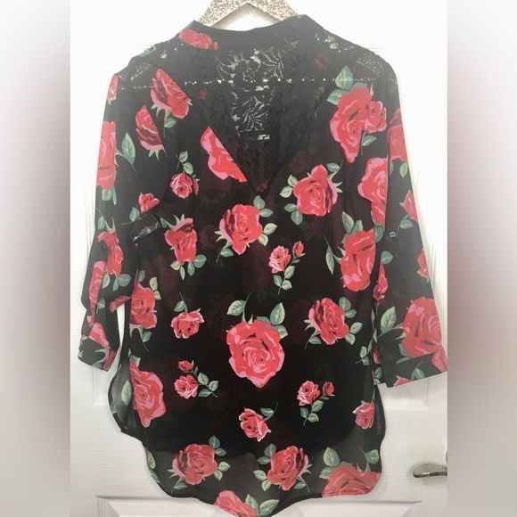 NWT Forget About It Floral Top - Picture 2 of 3